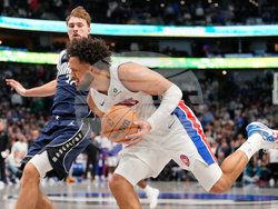 Pistons Mavericks Basketball