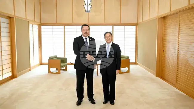 КАБАР: Киргизстанският президент се срещна с японския император по време на посещението си в Япония