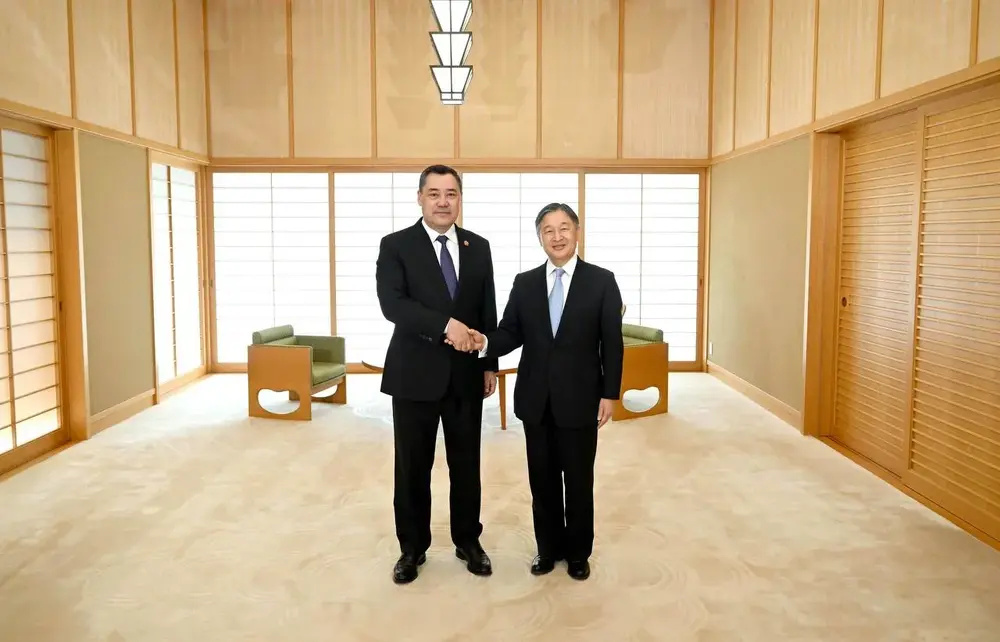 КАБАР: Киргизстанският президент се срещна с японския император по време на посещението си в Япония