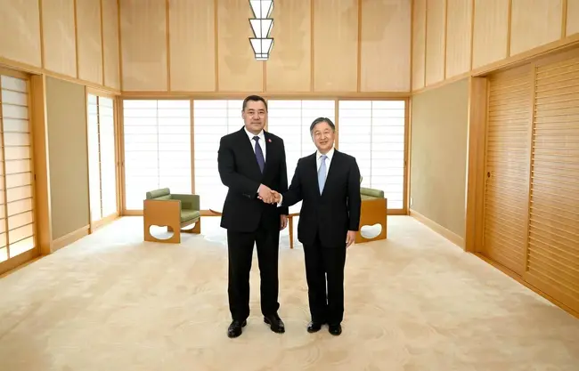 КАБАР: Киргизстанският президент се срещна с японския император по време на посещението си в Япония