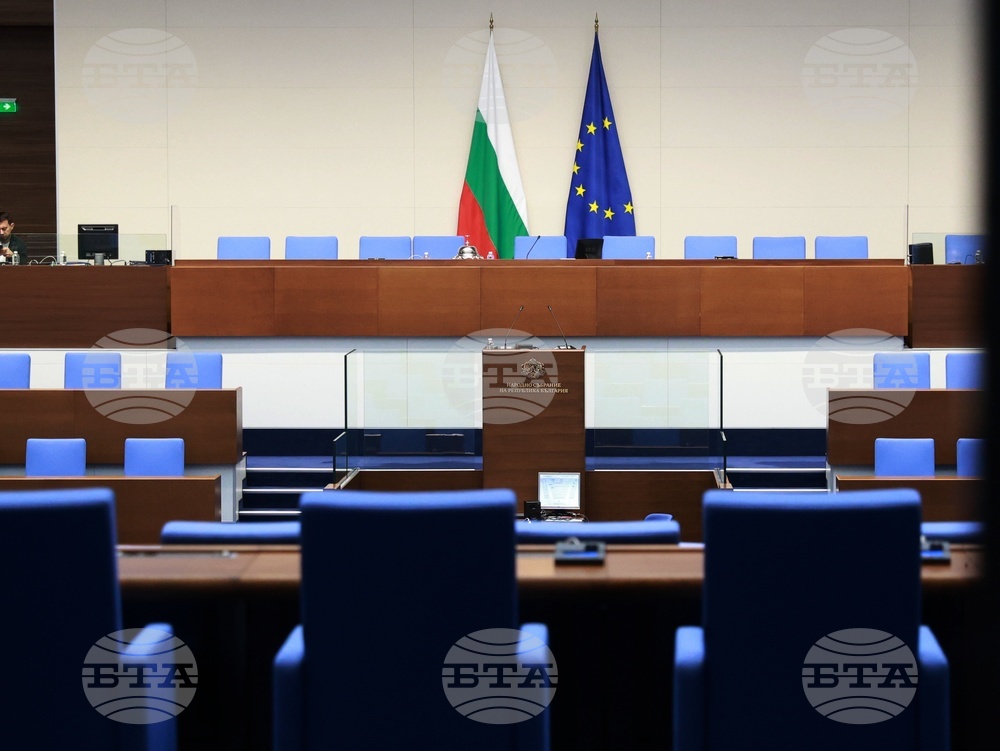 С декларации от „Продължаваме промяната - Демократична България“ и „Възраждане“ започна заседанието на парламента