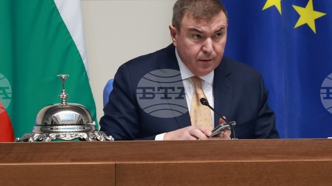 Спор между ПП-ДБ и председателстващия парламентарното заседание Костадин Ангелов заради законопроекта за НСО доведе до 15 минути почивка