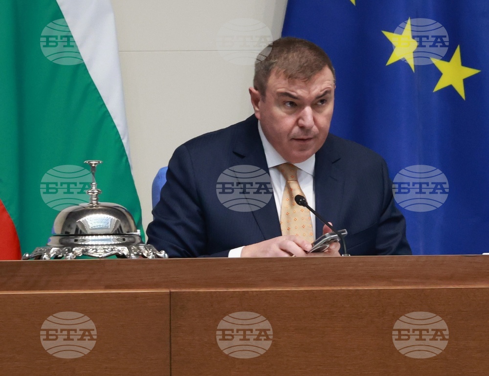 Спор между ПП-ДБ и председателстващия парламентарното заседание Костадин Ангелов заради законопроекта за НСО доведе до 15 минути почивка