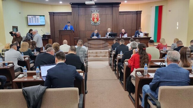 Бюст-паметник на поета Ивайло Балабанов ще бъде издигнат в центъра на Хасково, реши Общинският съвет