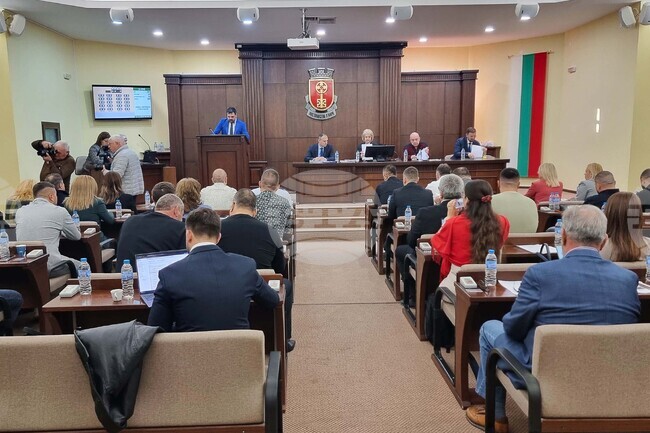 Бюст-паметник на поета Ивайло Балабанов ще бъде издигнат в центъра на Хасково, реши Общинският съвет