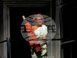 Ива Тодорова в спектакъла „!00 години Георги Парцалев“, снимка – Даниел Димитров/БТА