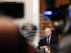 Президентство - „Величие“ - консултации