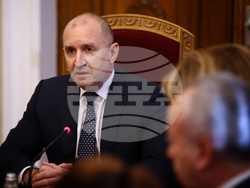 Президентство - „Величие“ - консултации