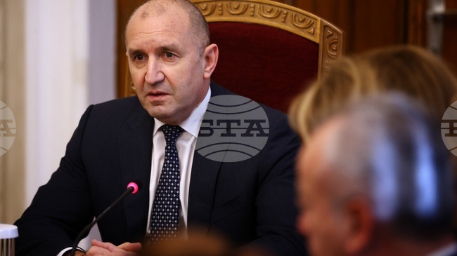 Ще връча новия мандат след Нова година, съобщи президентът Румен Радев 