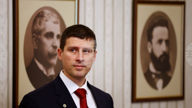 Velichie Leader Mihaylov Says Parliament Illegitimate, Country Run as Mafia Dictatorship