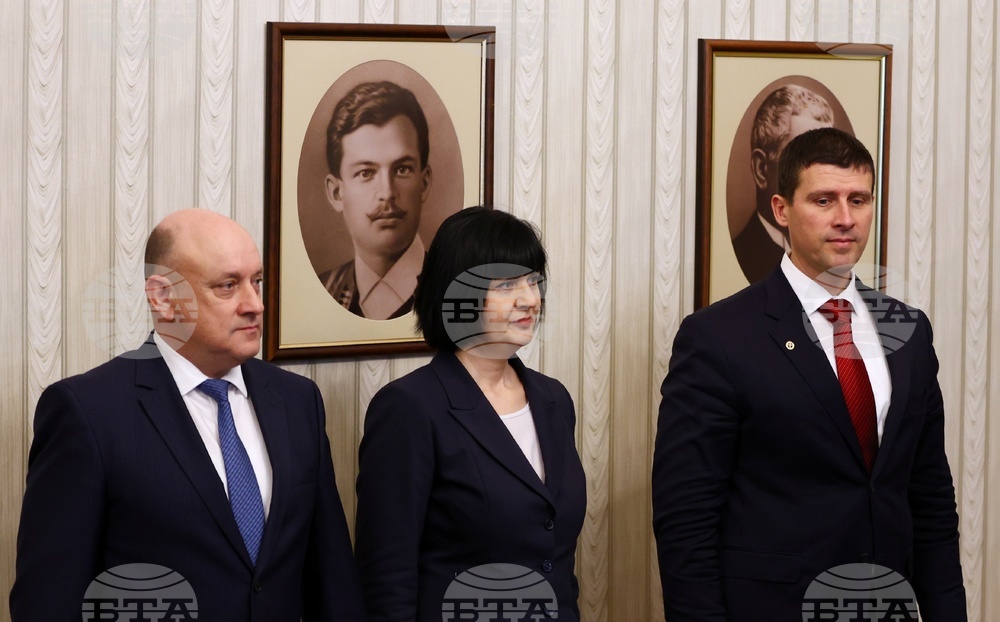 Президентство - „Величие“ - консултации