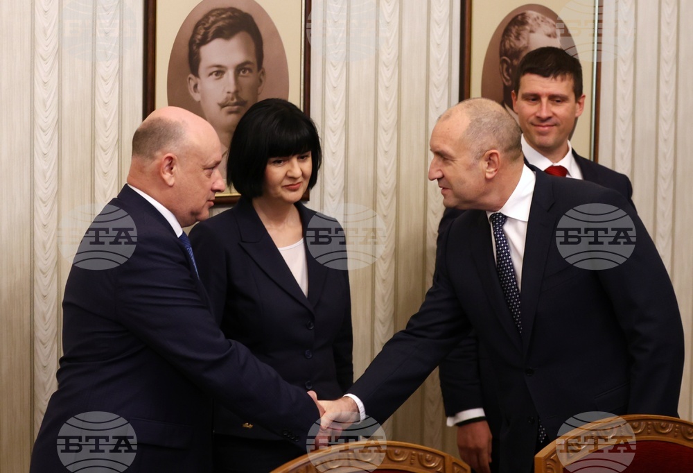 Президентство - „Величие“ - консултации