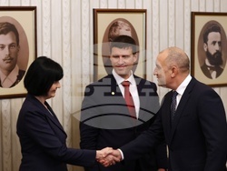 Президентство - „Величие“ - консултации