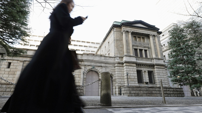 Йената поскъпна след информация за възможна валутна интервенция и готовност на централната банка за промяна в политиката