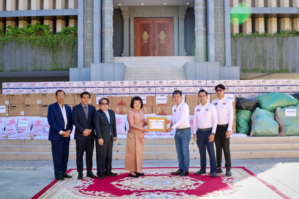 АКП: Председателката на долната камара на камбоджанския парламент получи дарение с хуманитарна помощ за хората по границата с Тайланд