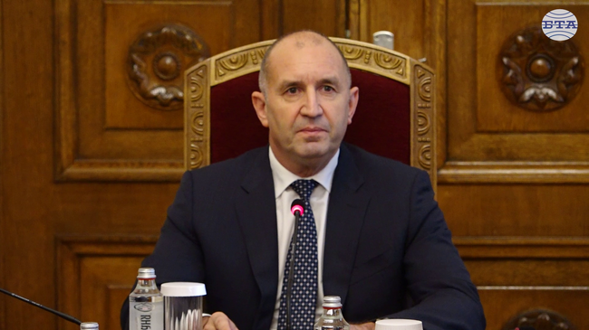 Ще връча първия проучвателен мандат след Нова година, съобщи президентът Румен Радев