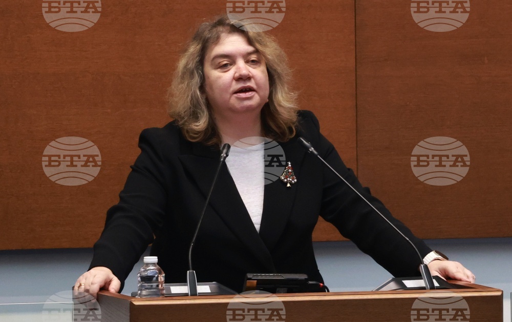 Консултациите трябва да бъдат откровен разговор с президента и да се избере един, който да се наеме да състави правителство, каза Наталия Киселова