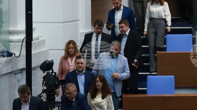  Депутатите излизат във ваканция от 22 декември до 10 януари съгласно правилника на Народното събрание 