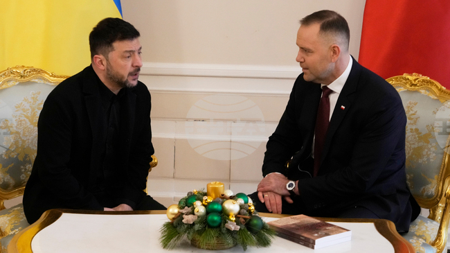 Навроцки обвини украинците в неблагодарност, Зеленски го увери в признателността им