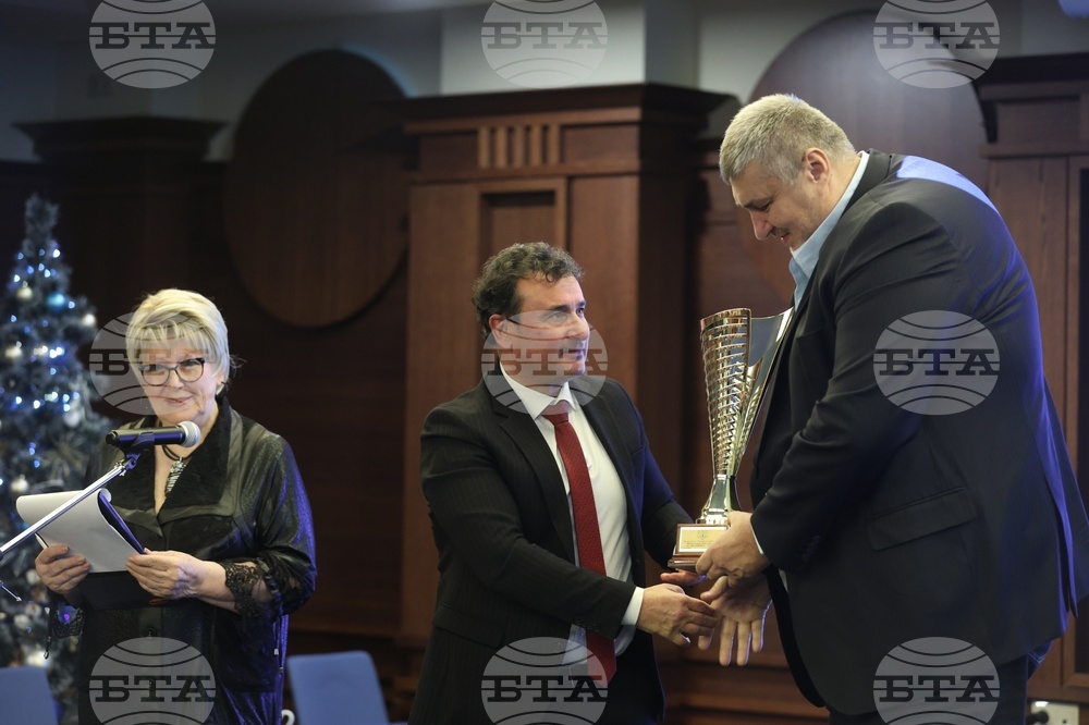 „Спортен Икар“ - отличия - връчване