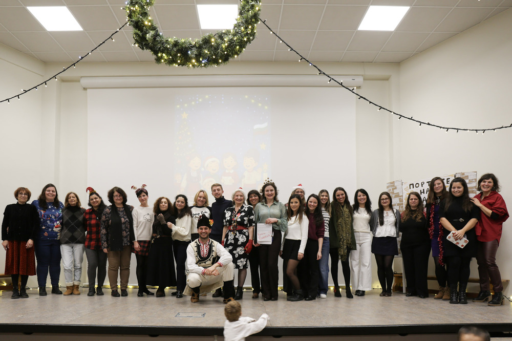 С песни, танци и пиеси Коледа бе отбелязана в училище „Кирил и Методий“, детска градина „Зайченцето бяло“ и Първа българска гимназия в Париж