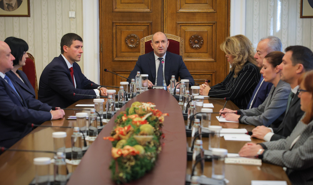 Президентът проведе консултации с представители на парламентарната група на „Величие“