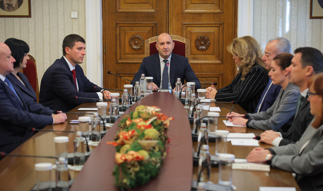 Президентът проведе консултации с представители на парламентарната група на „Величие“