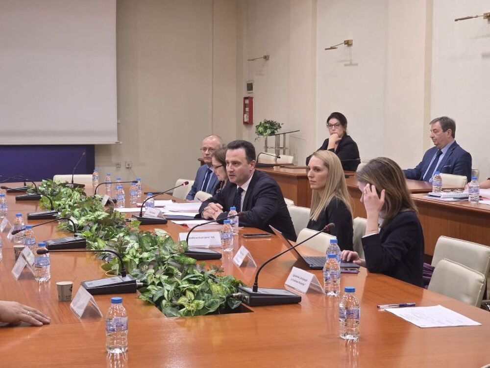 Общото събрание на Националния фонд за декарбонизация проведе първото си заседание в Министерството на енергетиката 