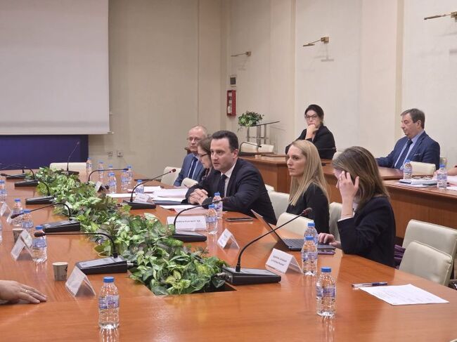 Общото събрание на Националния фонд за декарбонизация проведе първото си заседание в Министерството на енергетиката 