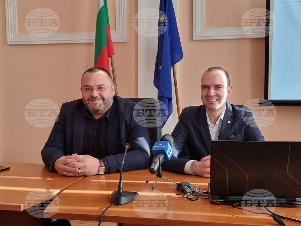 Отчет за свършеното за последните две години представиха кметът на Кюстендил Огнян Атанасов и председателят на Общинския съвет Димитър Велинов