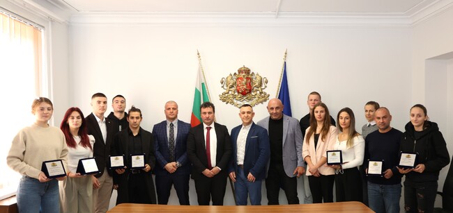 Зам.-министър Димитър Георгиев награди световните шампиони по кикбокс