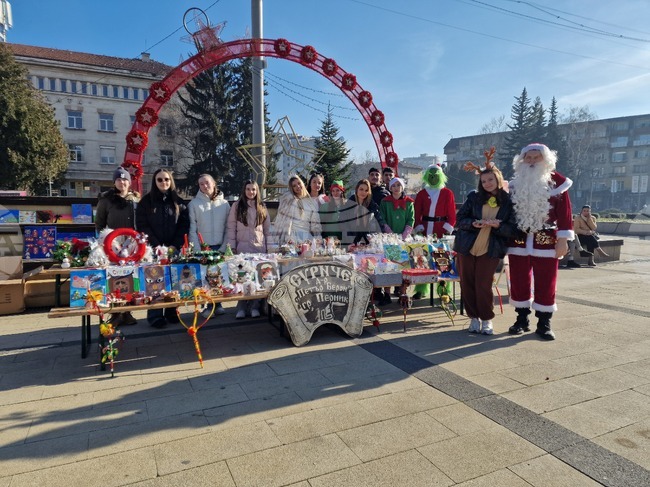 За шеста година СУРИЧЕ „Д-р Петър Берон“ организира благотворителен базар, като средствата ще са дарение за "Българската коледа" в Перник