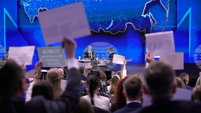 Саркастични съобщения, извънземни и предложение за брак по време на пресконференцията на Путин