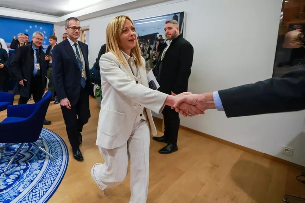 АНСА: Мелони приветства решението на ЕС да отпусне заем за Украйна 