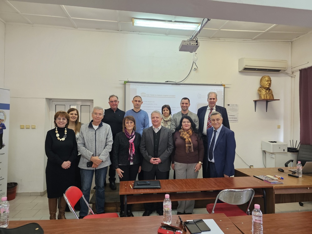 Изпълнителният директор на Агенция за регионално развитие с бизнес център за подпомагане на малки и средни предприятия – Пловдив инж. Велизар Петров успешно защити дисертационен труд във ВУАРР