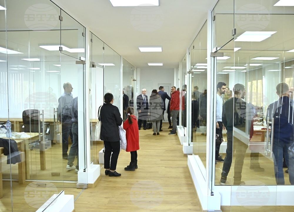 Учебна сграда на центъра за квантови технологии - откриване