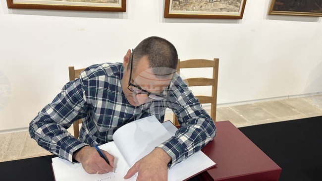 Книга, посветена на самоковския художник Наум Хаджимладенов, беше представена в галерия „Проф. Васил Захариев“ в града 