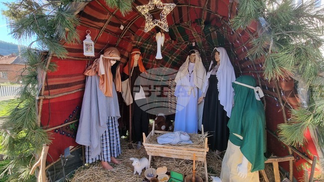 Кът, пресъздаващ Рождество Христово, обособиха в брезнишкото село Ноевци
