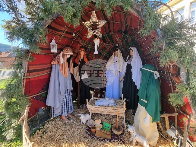 Кът, пресъздаващ Рождество Христово, обособиха в брезнишкото село Ноевци