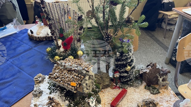 Коледен благотворителен базар се състоя в гурковското Средно училище "Христо Смирненски"