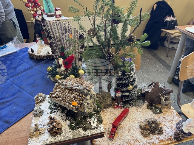 Коледен благотворителен базар се състоя в гурковското Средно училище "Христо Смирненски"