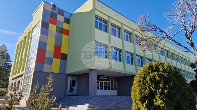 Училище в Лясковец събира средства за изграждане бюст-паметник на своя патрон Максим Райкович