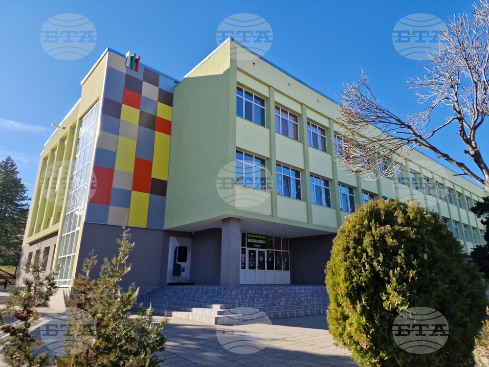 Училище в Лясковец събира средства за изграждане бюст-паметник на своя патрон Максим Райкович