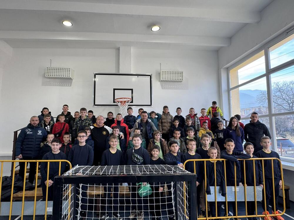 В село Костенец бе открит реновиран физкултурен салон и се състоя благотворителен турнир