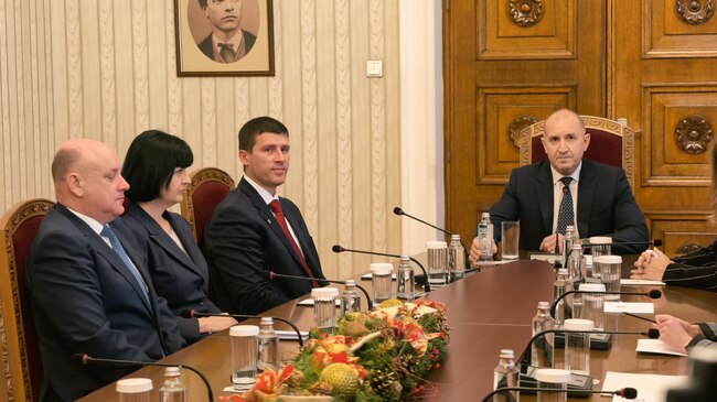 По време на консултациите при президента на Република България парламентарната група на ПП „Величие“ изложи ясна и категорична позиция относно състоянието на парламентаризма, изборния процес и реалната демокрация в страната