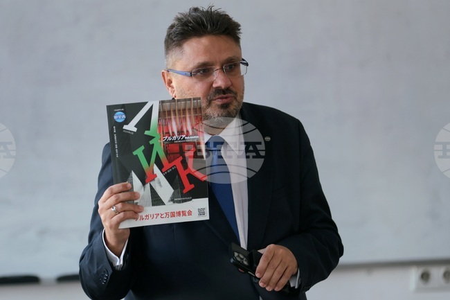 Броят на списание ЛИК на японски език показва забележителната история на българското присъствие на световните изложения, каза Кирил Вълчев