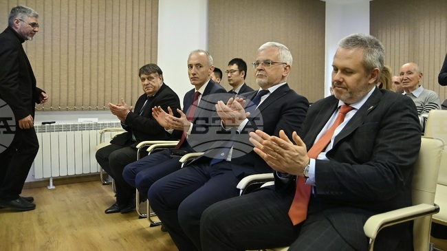 Учебната сграда на Центъра за квантови технологии към Физическия факултет на Софийския университет беше официално открита