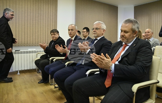 Учебната сграда на Центъра за квантови технологии към Физическия факултет на Софийския университет беше официално открита