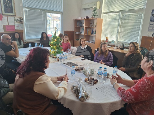 Хора от уязвими групи от Пазарджишко ще имат възможност за ограмотяване и квалификация по проект на Професионалната гимназия по фризьорство и ресторантьорство