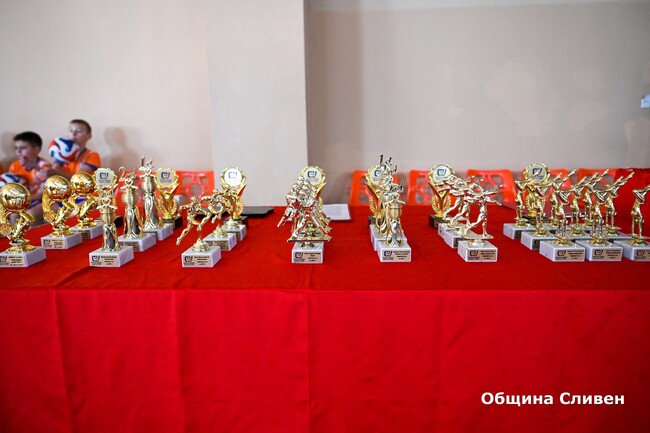 Община Сливен: Спортното училище „Димитър Рохов“ отличи най-добрите спортисти за 2025 г.